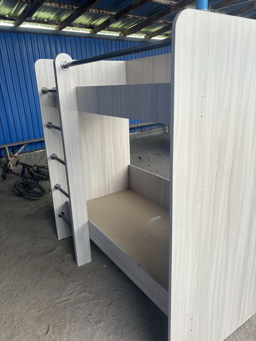 Двухьярусная  кровать