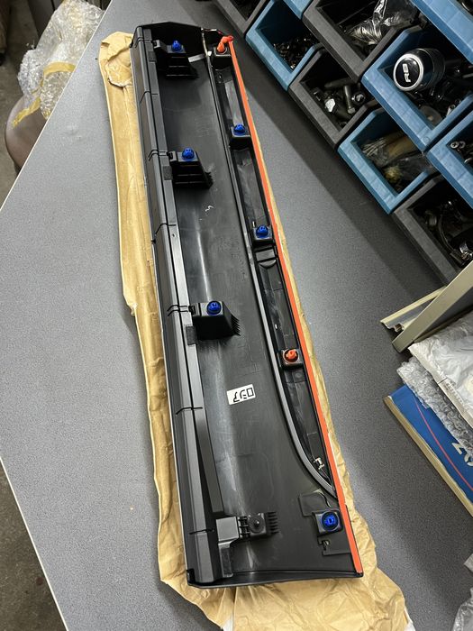 Новый молдинг двери Toyota Highlander