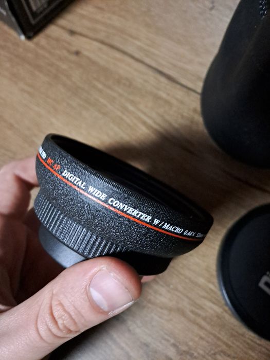 Обектив за фотоапарат за снимки с широк ъгъл.