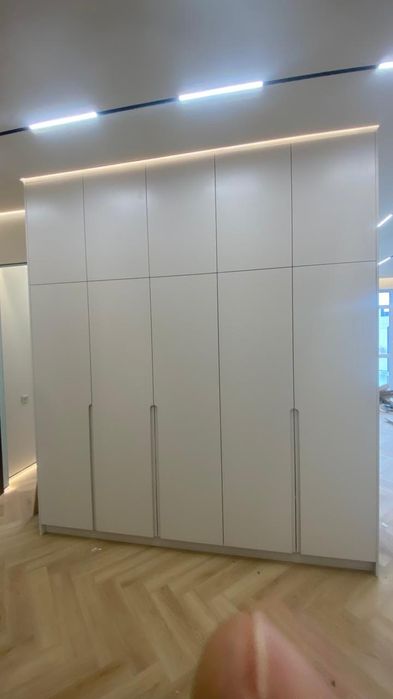 Стол для кухни новый табуретками