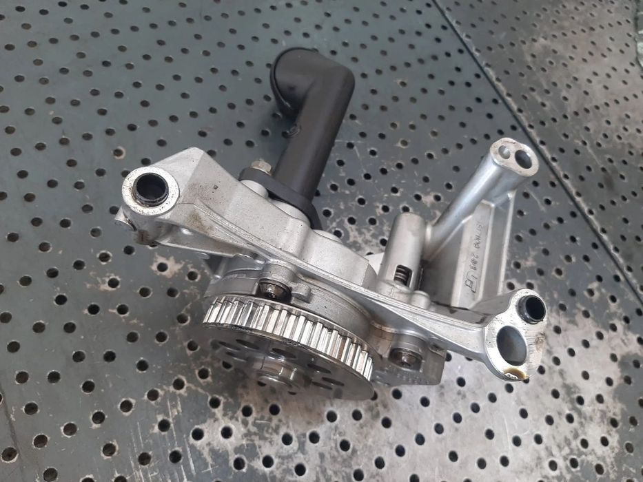 pompa ulei 1.6 tdi cay  vw passat b6 caddy 3 golf 6 audi a3 8p1 seat altea 5p ibiza 4  03l115105c