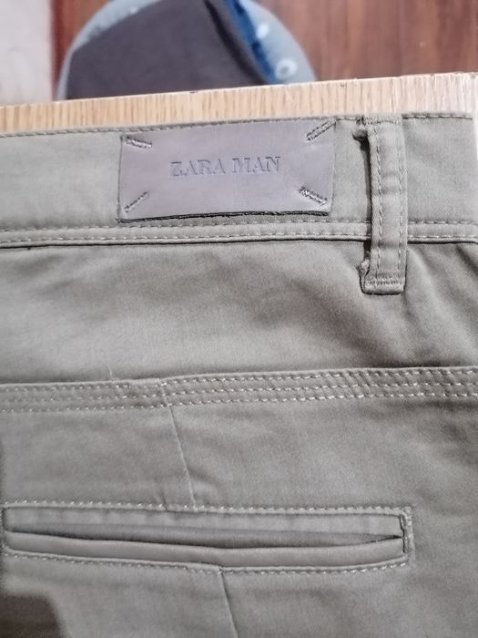Vând pantaloni Zara