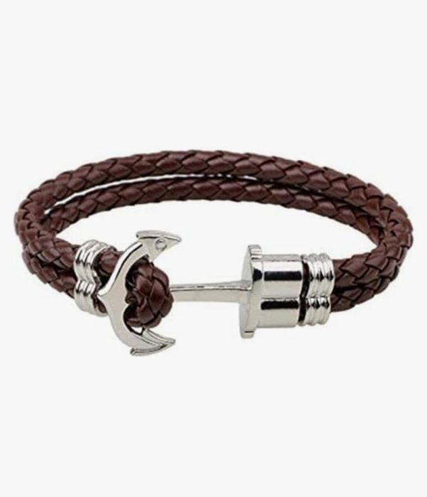 плетеный мужской браслет в морском стиле.