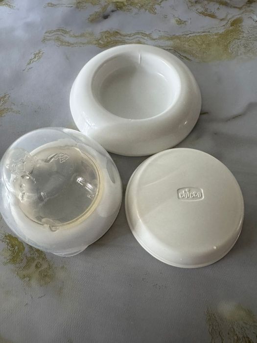 Ручной молокоотсос фирмы Chicco