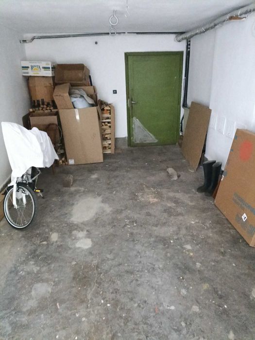 284-Продава се етаж от къща с гараж в с. Стражец