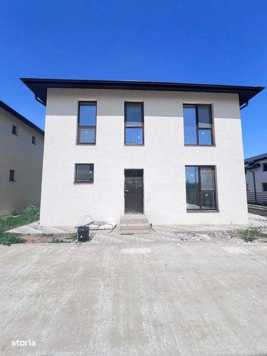 Vanzare Vila Individuala/Cristalului/5 camere id nr 54