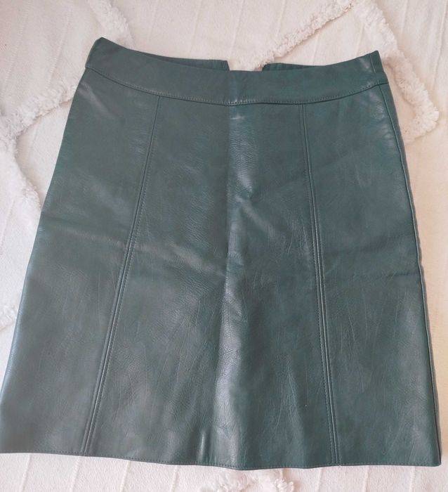 Продавам  зелена кожена пола