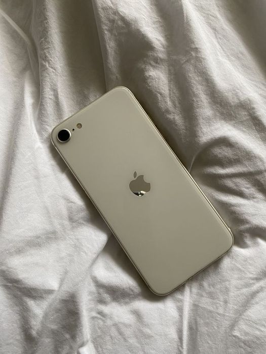 Продаю IPhone SE 2020