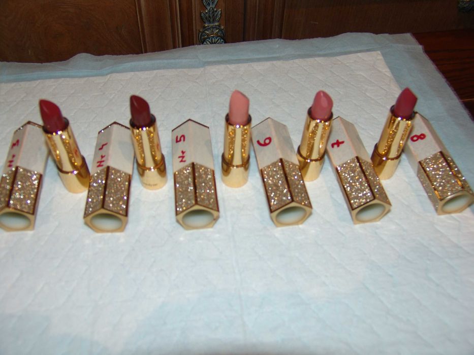 Rujuri de buze marca Emolyne