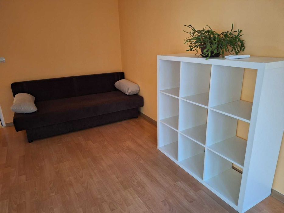 Дава се под наем Тристаен апартамент в Русе, Център - 75 кв.м за 306 € - Снимка #1