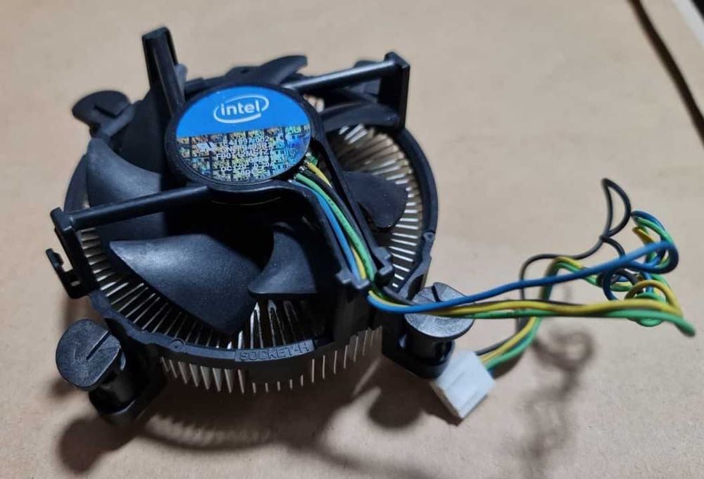 Процессор Intel Core i3-4130 и боксовый кулер Intel 4-pin