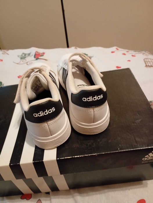 Pantofi sport Adidas nr.32