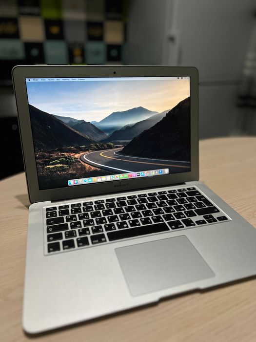 Macbook Air (13-inch, 2017)