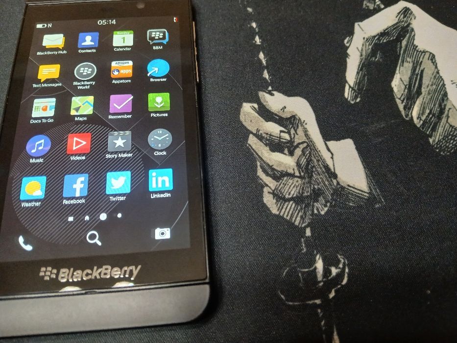 Assalom alekum telefon sotiladi Original Black Berry Z10 16Gb