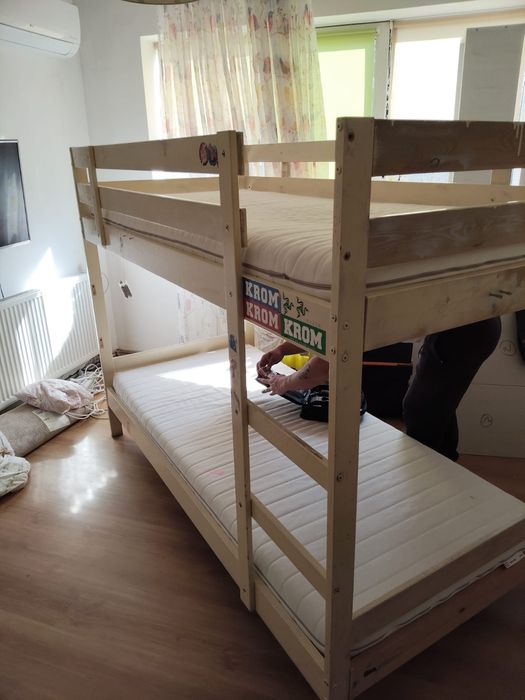 Pat supraetajat lemn de pin Ikeea 90/2metri și saltele IKEA