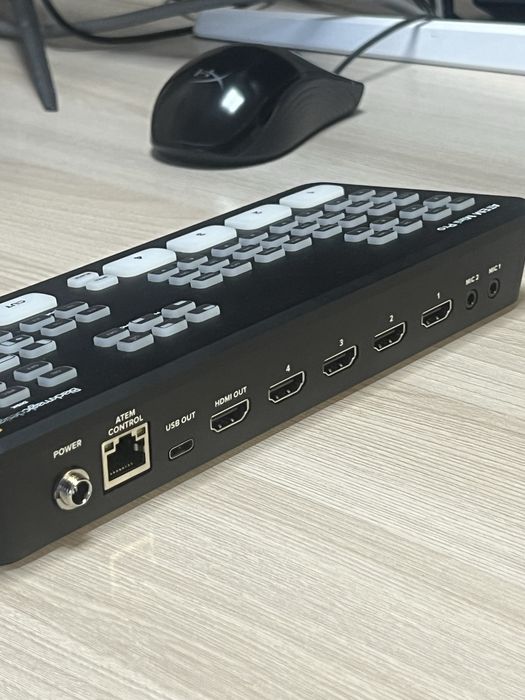 Продам Blackmagic Atem mini Pro