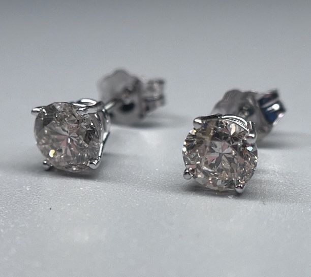 Серьги гвоздики бриллиантовые, серьги золотые