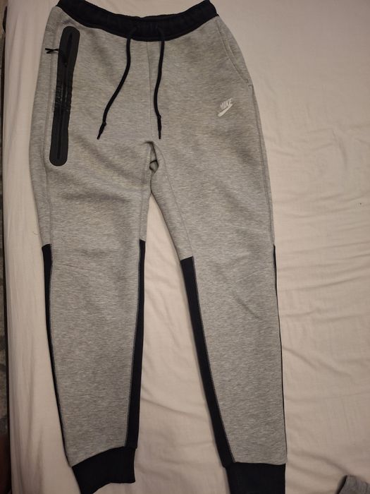 Pantaloni Nike Tech Gri si Negru