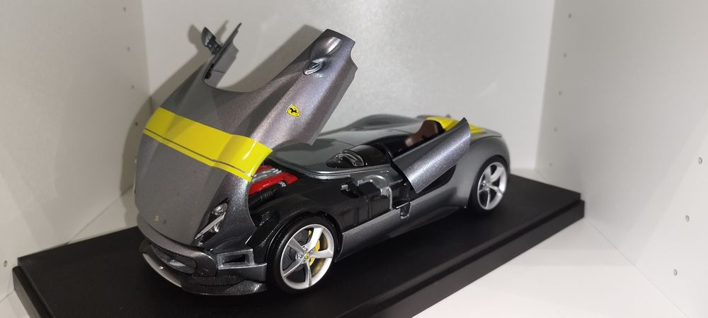 Bburago 1:18 Ferrari Monza SP1 + Дисплей кейс