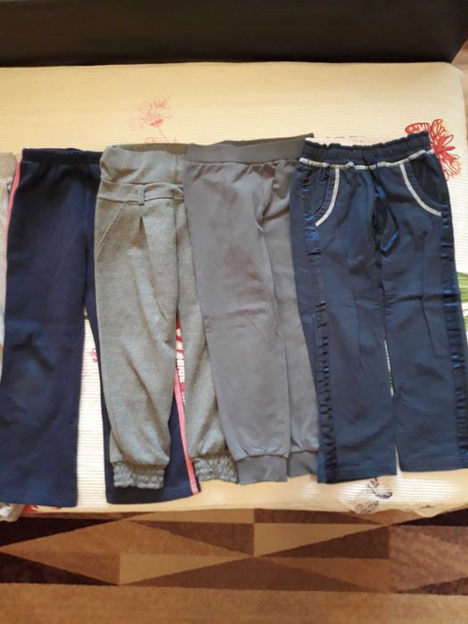 Детски долнища за момиче, ползвани, отговарящи на размер 104-110