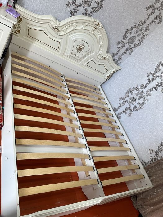 Спальный кровать