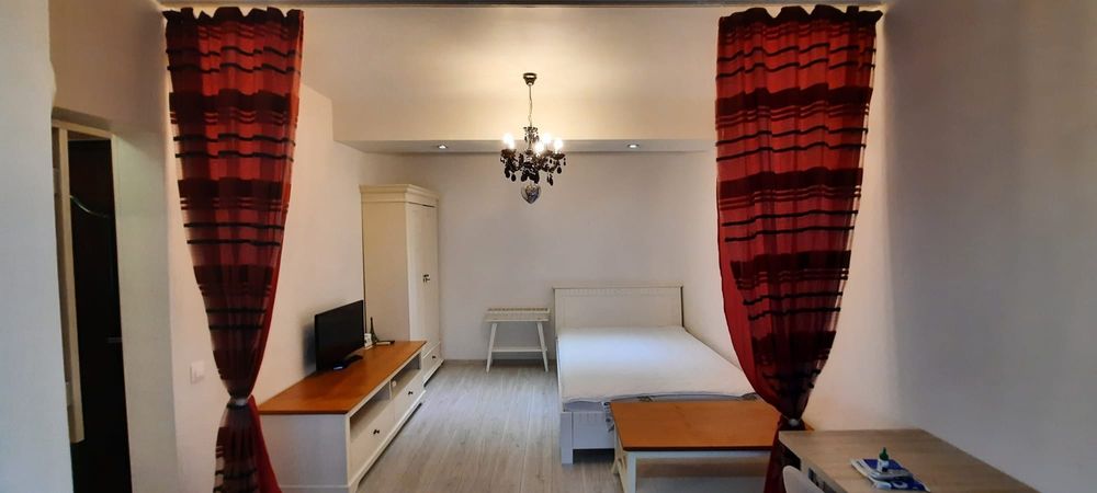 Închiriez garsoniera sec 3