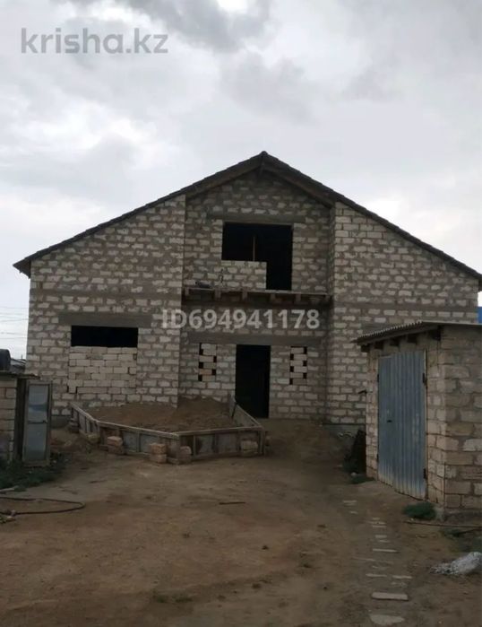 Уй сатылады каланын ортасынан шарбагында Салынып жаткан Мансард бар