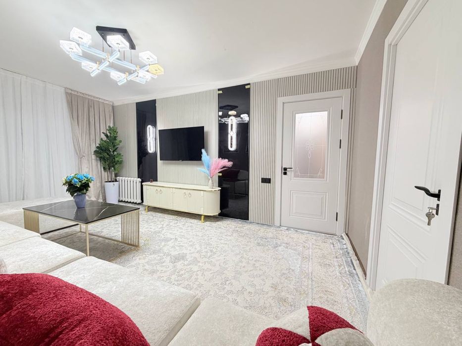 Продаётся. Чиланзар 9 кв-л Кирпич: 2/1/4.  52 м2.