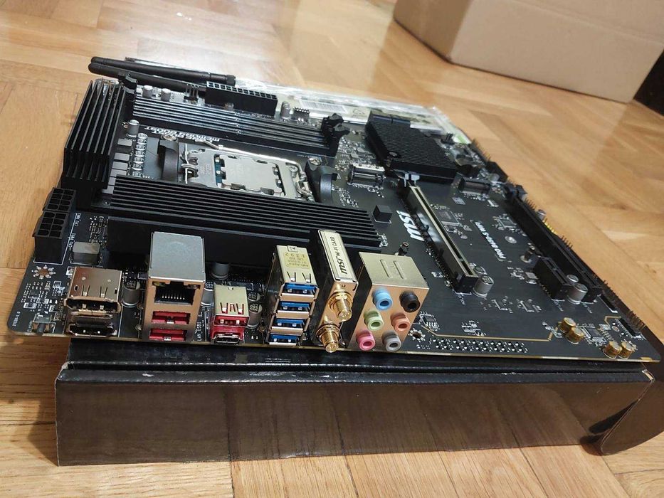 AMD Ryzen 5 7600X + MSI Pro B650-S Wi-Fi