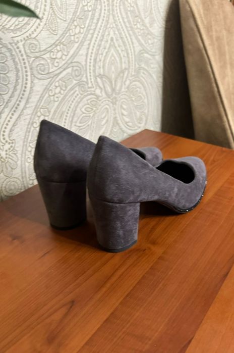 Продам женские туфли