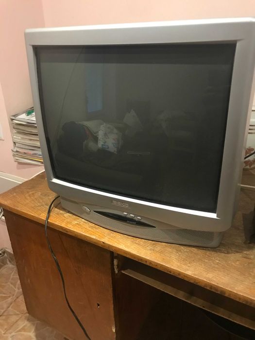 Продавам телевизор с кинескоп 21"  BEKO