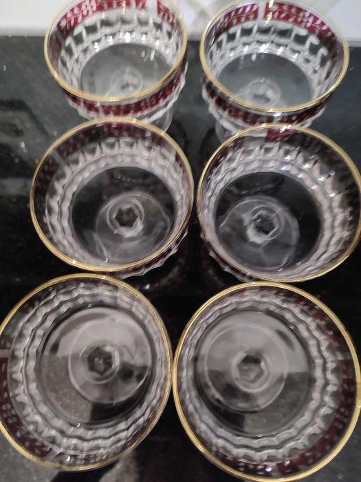 Ретро чаши със столче.