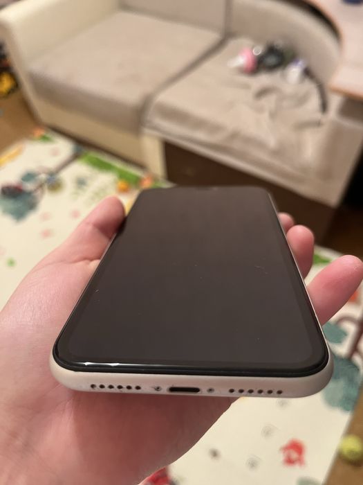iPhone 11  64гб.