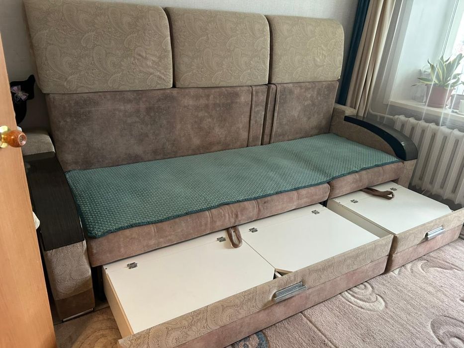 Продам раскладной диван.