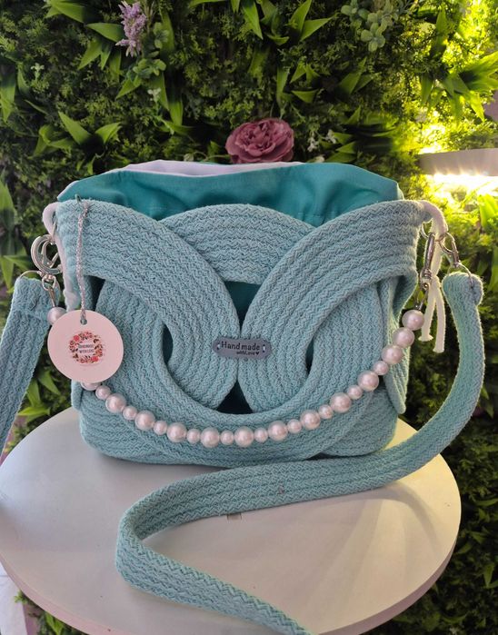 Ръчно изработена чанта с перлена дръжка