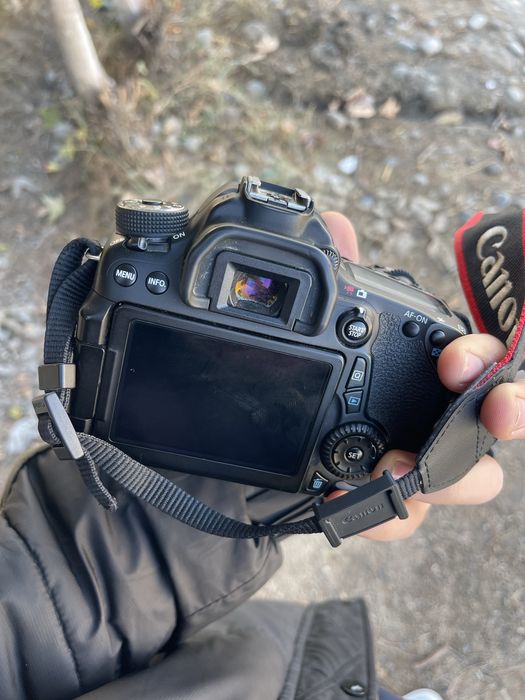 Canon D70 Holati yangi