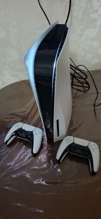 Продаётся Sony PS-5 Disc Edition 2джойстика!