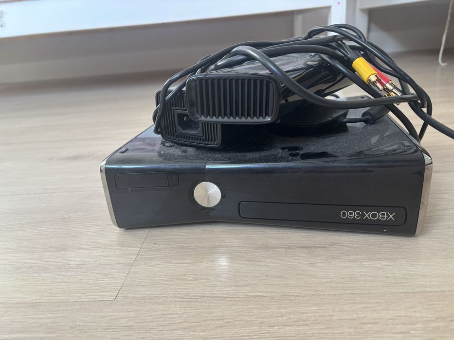 Продам дешево Xbox 360
