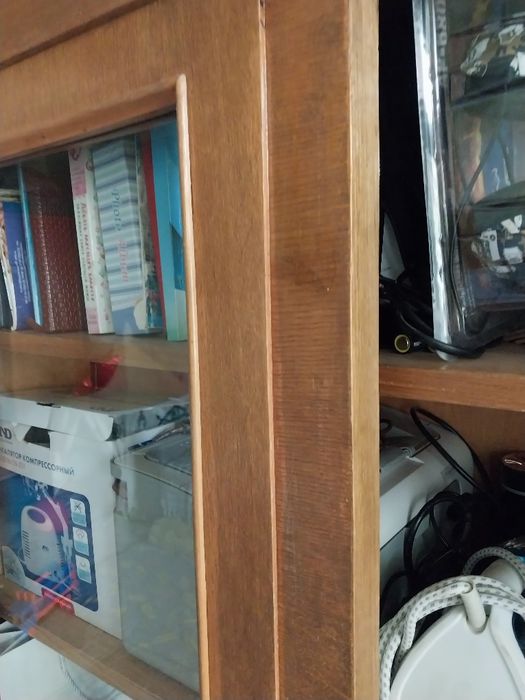 Шкаф антиквариат, из натурального дерева.