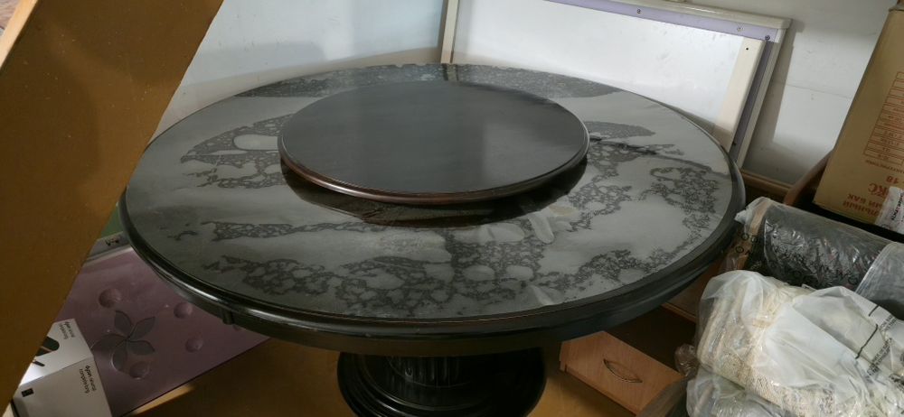 Стол в хорошем состоянии