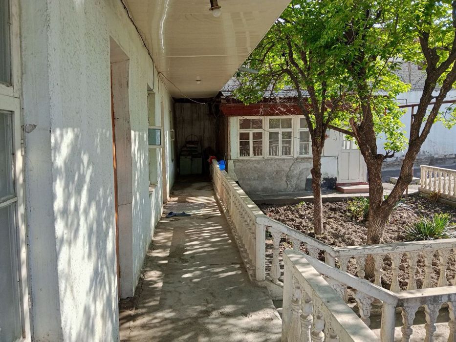 Фаргона шахарда Срочно ховли уй сотилади 5.5 сотихлик