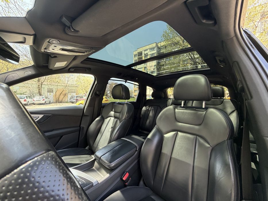 Audi Q7 etron S- line / MATRIX