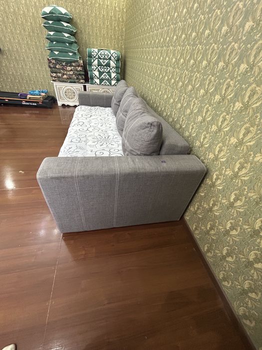 Диван серый длинный
