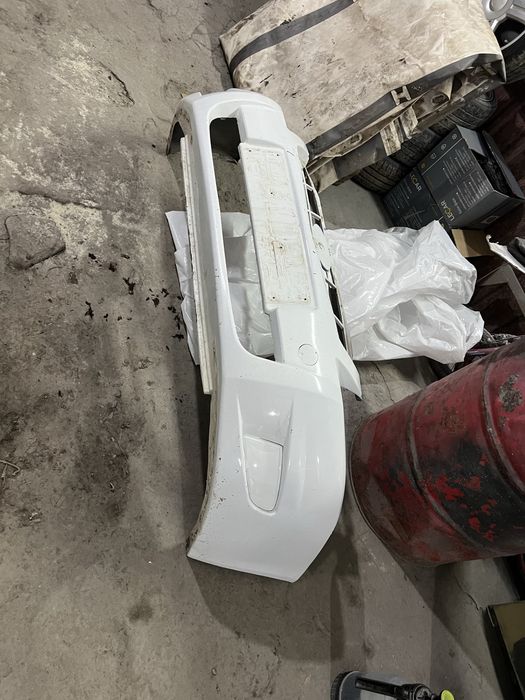 Продам бампер передний приора 2