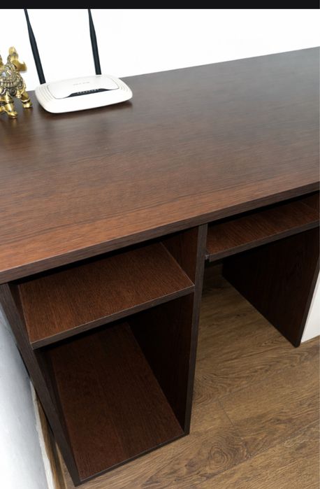 Birou mare nou, Dedeman