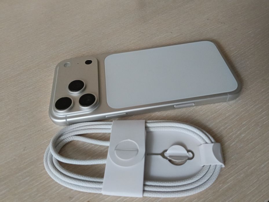 iPhone 17 pro max silver