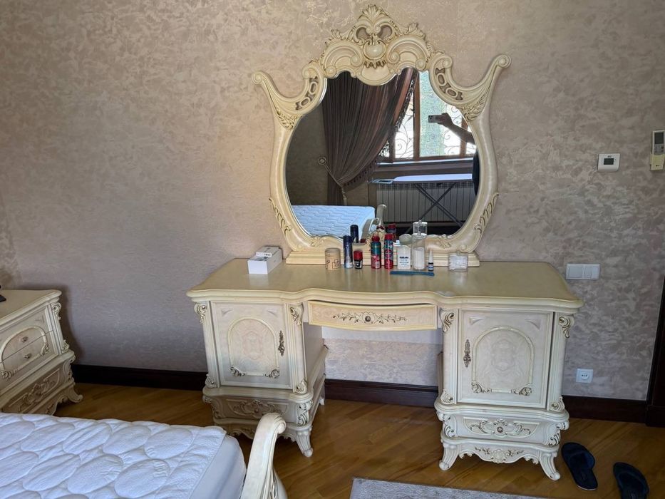 Срочно продается китайский спальня гарнитура с ковром