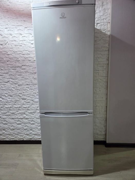 Холодильник Indesit
