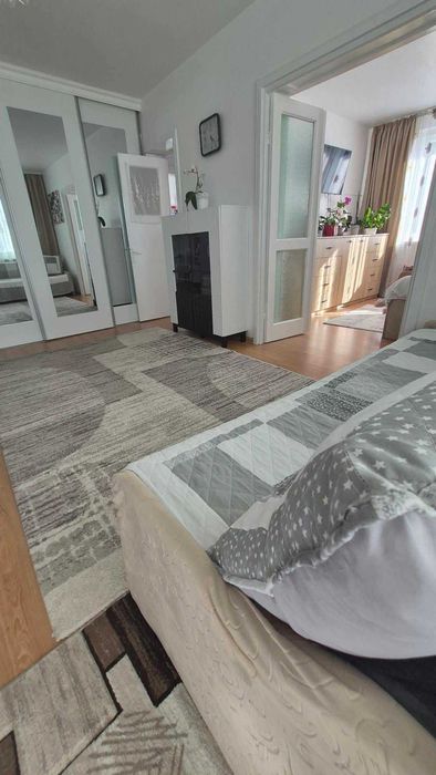 Apartament 3 camere in Onesti, langa primarie, etaj 2/4.