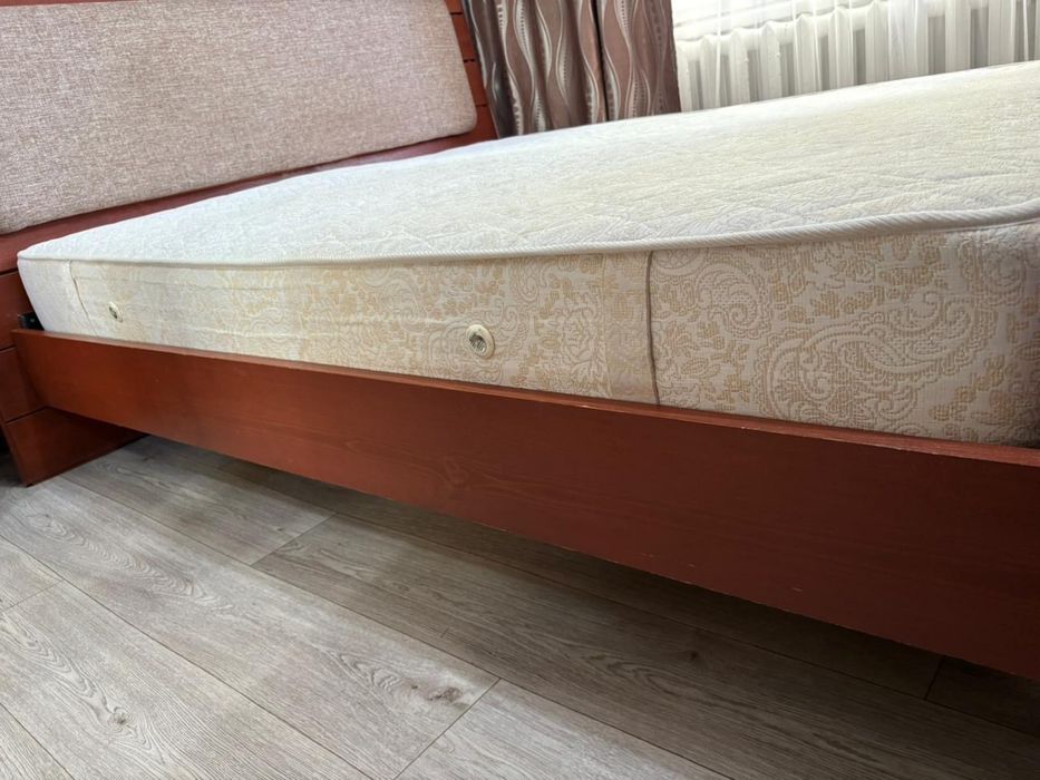 Продается кровать 2*1,6 с матрасом